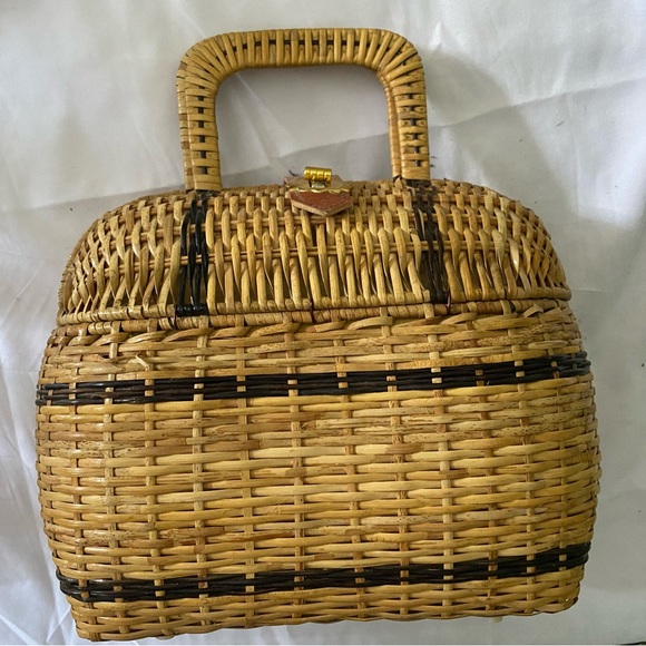 Vintage Woven WICKER BASKET BAG Box Purse w/ Woven Handle - Picture 2 of 13